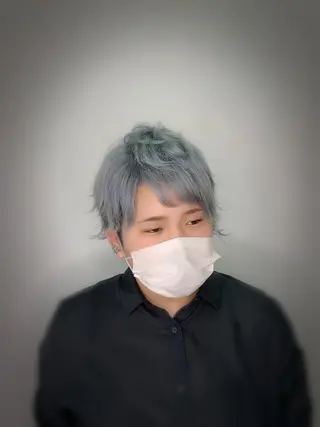 ショート カラー 西村 真実子のヘアスタイル