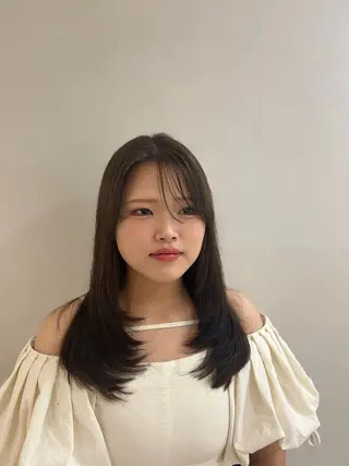 セミロング まりん🍒 名駅/透明感カラーのヘアスタイル
