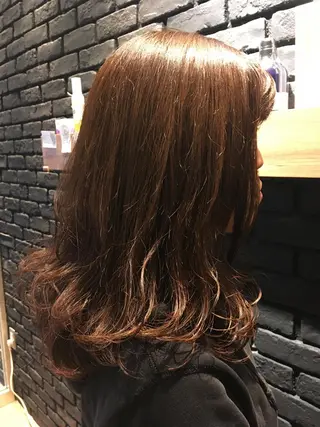ロング カラー Rever Tokyo所属・コンドウ サラのヘアスタイル