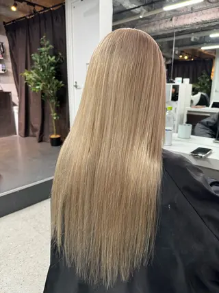 ロング カラー ハイトーン&髪質改善 &韓国エクステ🤎のヘアスタイル