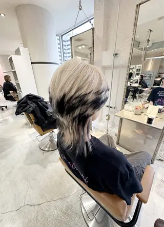 ショート カラー レイヤーブリーチ特化 ホワイト専門/岸のヘアスタイル