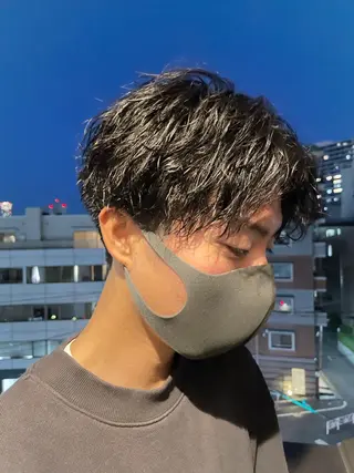 ショート パーマ メンズ アイブロウ メンズNO.1口コミ 高評価🟡三澤拓海✅のヘアスタイル