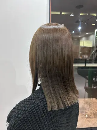 ミディアム カラー 矢谷 莉帆のヘアスタイル