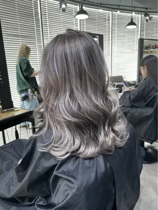 カラー ブリーチ✨ハイライト 透明感カラー/アヤノのヘアスタイル