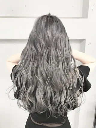 ロング ＿WHITE鳳店 アンダーバーホワイトのヘアスタイル