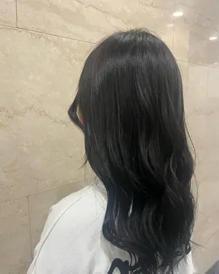 セミロング まみ/暖色カラー /デザインカラーのヘアスタイル