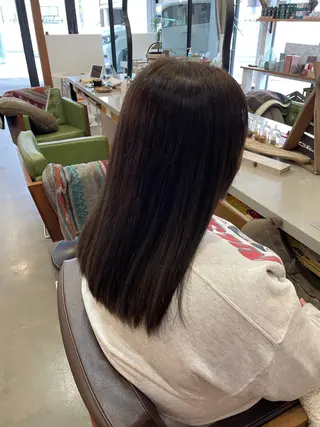 ミディアム カラー サイトウ アヤナのヘアスタイル