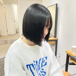 ショート カラー ベージュ/オリーブ ボブ/小笠原汐海のヘアスタイル