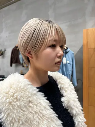 ショート カラー wewe: momoeのヘアスタイル