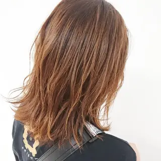 ミディアム カラー yoshi （髙橋）のヘアスタイル