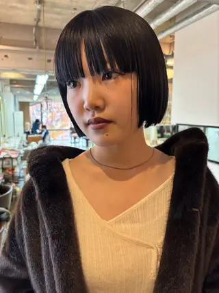 ショート カラー 小日向 沙織のヘアスタイル