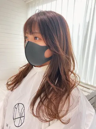 ロング AHNKISM所属・トレンドレイヤー/ 透明感カラーのヘアスタイル