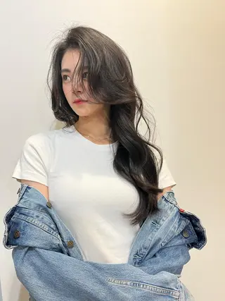 ロング 韓国ヘア レイヤーカットのヘアスタイル