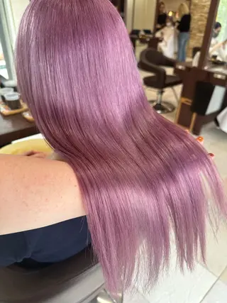 セミロング 千葉ハイトーンカラー KASUMIのヘアスタイル