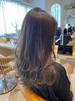 ミディアム カラー 栗原 瑠世のヘアスタイル