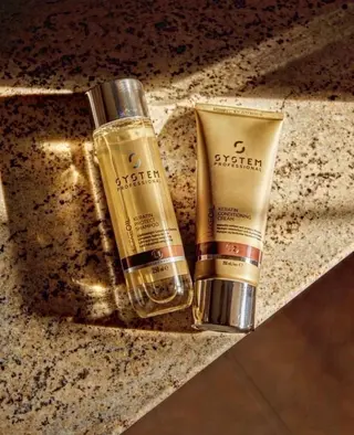 キシ ツグミのヘアスタイル