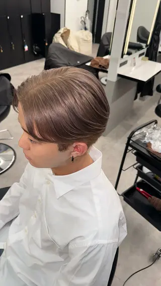 カラー ZYNX所属・MAHIRO/複雑 履歴/ハイトーンのヘアスタイル