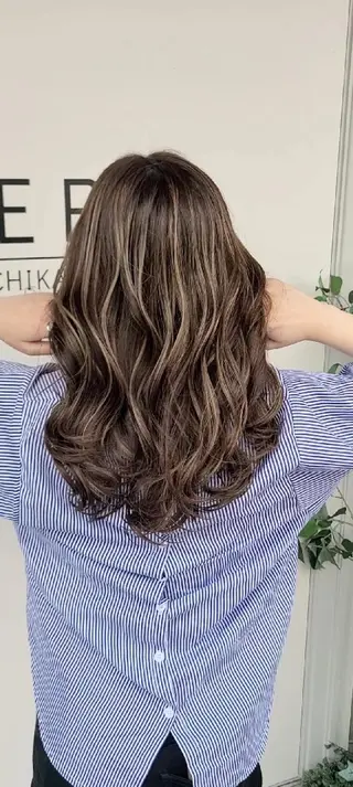 セミロング カラー cherie所属・バレイヤージュ/ ハイライト/大内格のヘアスタイル