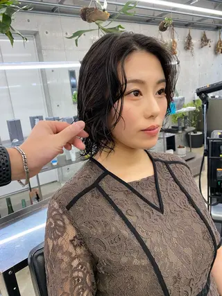ミディアム パーマ 似合わせカット レイヤーボブウルフのヘアスタイル