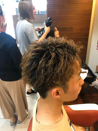 ショート パーマ メンズ 塩谷黎✨ブリーチ無W カラーメンズパーマ✨のヘアスタイル