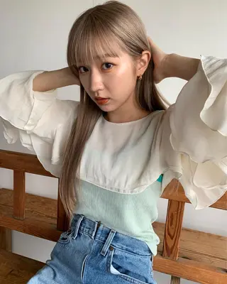 セミロング カラー ブリーチカラーが人気 onnuのヘアスタイル