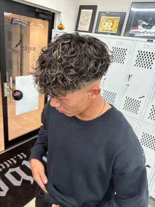 ショート カラー パーマ ヘアアレンジ メンズ WAVEY ft.fifth MENS SALON所属・柊斗 /横浜パーマのヘアスタイル