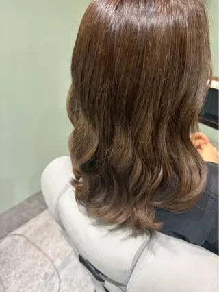 セミロング カラー meuche…lego【ミューシェ】所属・西村 春菜のヘアスタイル