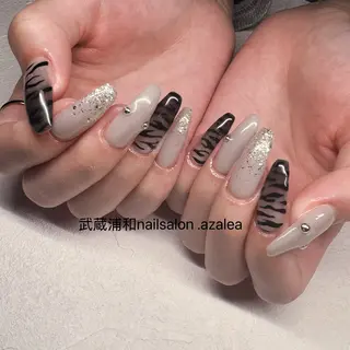 ネイル R inのネイルデザイン