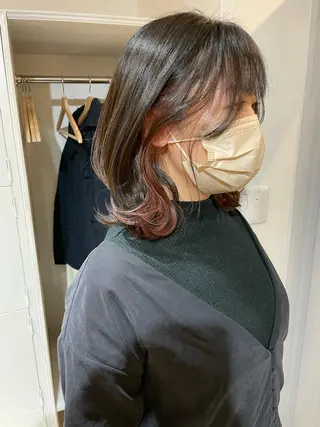 ミディアム カラー akane .のヘアスタイル