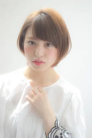 ショート ケイト🌙 ブリーチカラーのヘアスタイル