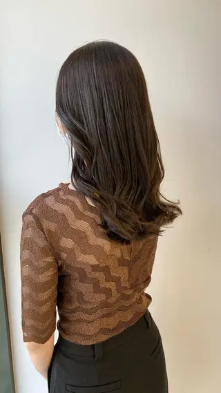 ロング カラー 小森 衣純のヘアスタイル