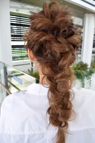ヘアアレンジ マエダ リョウのヘアスタイル
