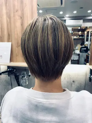 ショート カラー hair salon mementoのヘアスタイル