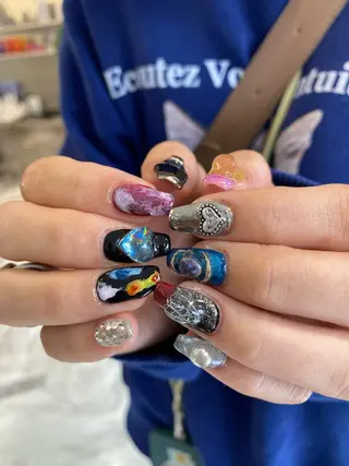 ネイル Shiori・:* 💫のネイルデザイン