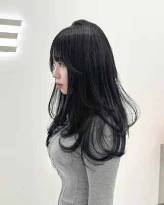 ロング カラー 韓国暗髪🇰🇷レイ ヤー🤍THREEのヘアスタイル