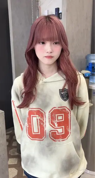 ロング 韓国ヘア/ブリーチ無 しWカラー/オリーブのヘアスタイル