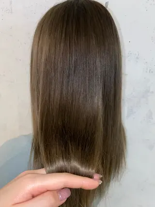 セミロング カラー mulum所属・オタク美容師🎮 AKARIのヘアスタイル