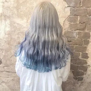 ロング カラー ブリーチ、パーマ 西部笑のヘアスタイル