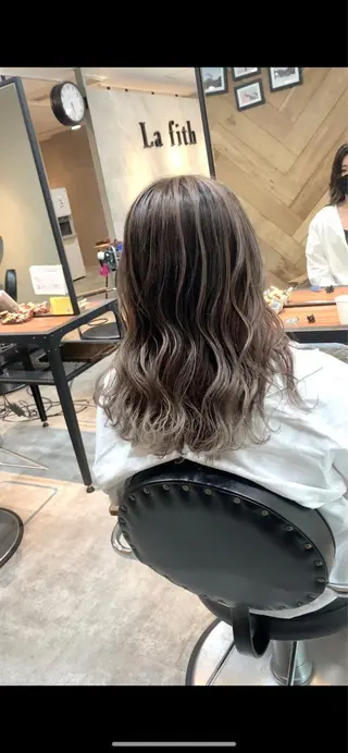 ミディアム カラー lafith hair leco所属・西金 徹のヘアスタイル