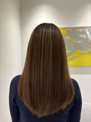 カラー loness ginza所属・桃崎 晏地のヘアスタイル