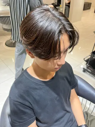 メンズ 韓国メンズ特化 ダウン・毛流れパーマのヘアスタイル