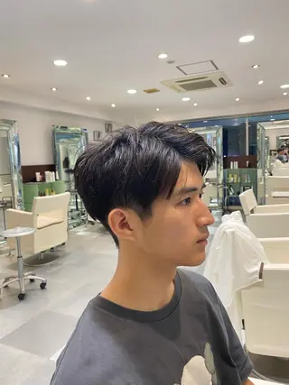 メンズ コテ巻き風パーマ 藤澤　知彌のヘアスタイル