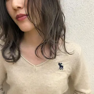 セミロング カラー H梅田 / 811 堀本菜奈のヘアスタイル