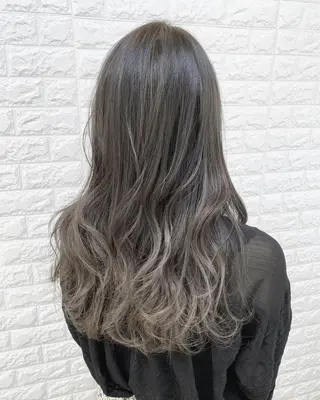 ロング 高木 麻知子のヘアスタイル