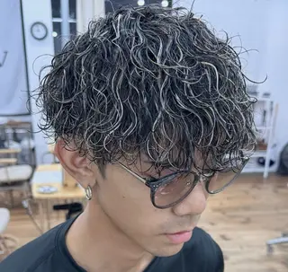 ショート カラー パーマ メンズ メンズ特化✂️ 小枝 優生のヘアスタイル