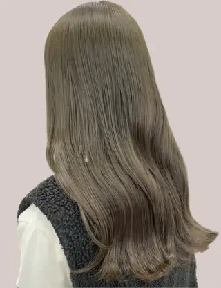 ロング カラー 德本 奈名美のヘアスタイル