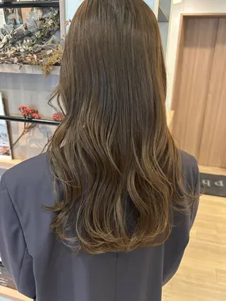 セミロング モテ髪🫧赤み消し カラー表参道きょうこのヘアスタイル