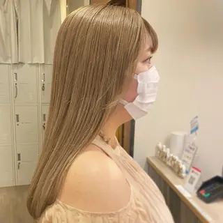 セミロング カラー ANNA /艶髪/ハイトーンのヘアスタイル