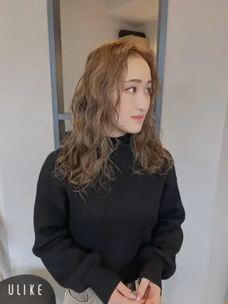 セミロング 緒方 つばさのヘアスタイル