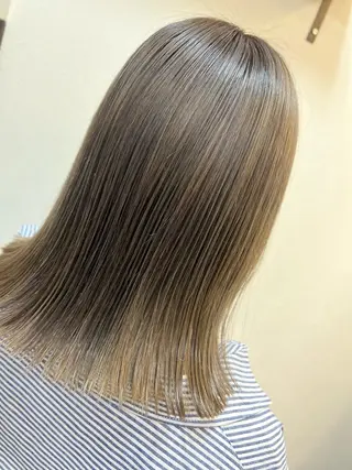 ミディアム カラー 松山 優里のヘアスタイル